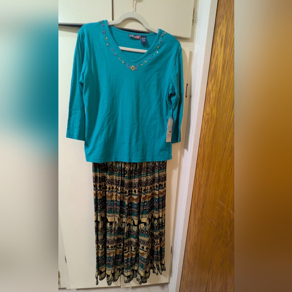 Phool Set With Maxi Skirt & (NWT)Top